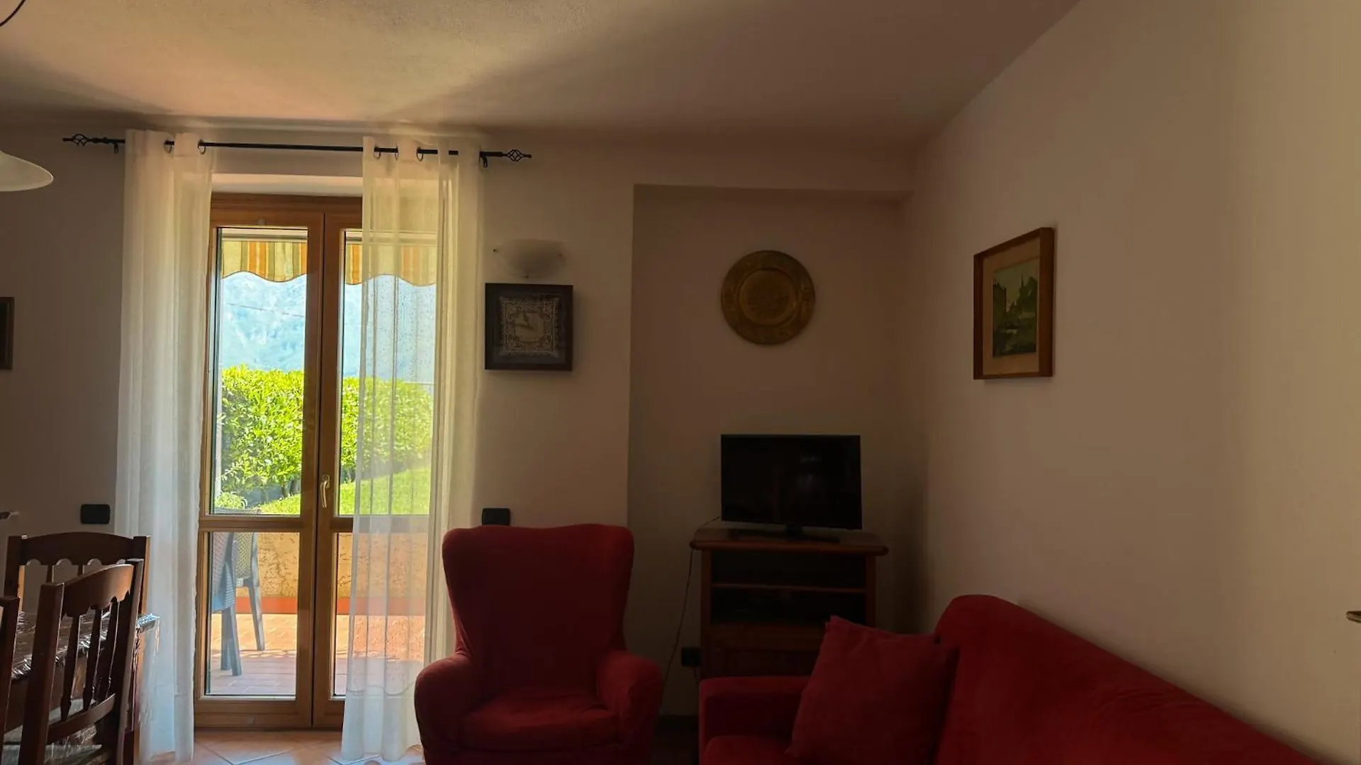 Civenna La Gioiosa Apartment With Garden Terrace