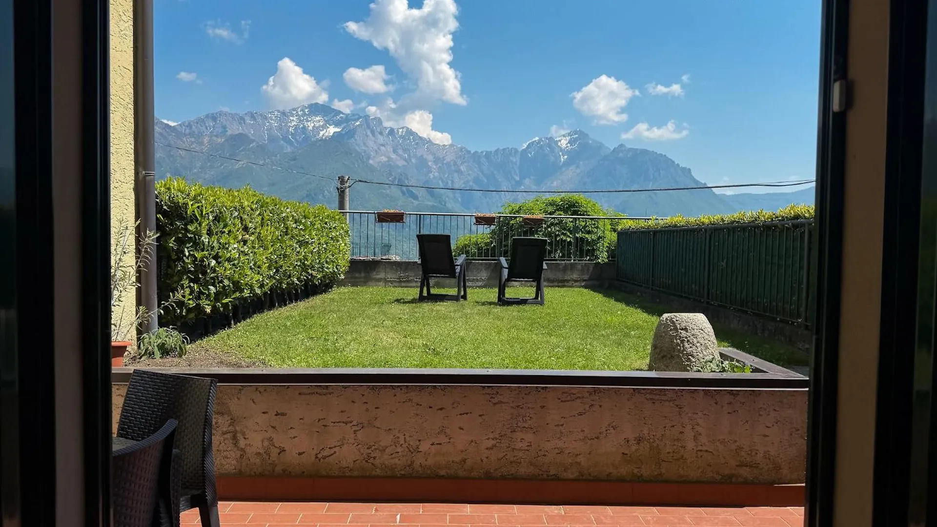 Civenna La Gioiosa Apartment With Garden Terrace